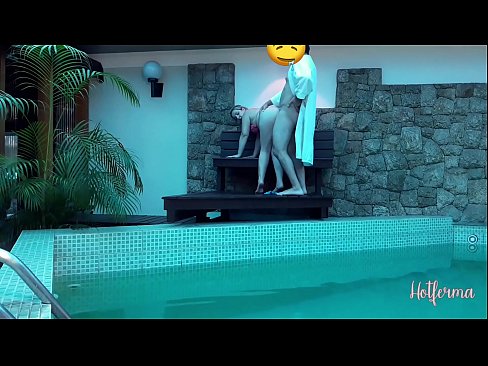 ❤️ El cap convida la criada a la piscina, però no va poder resistir-se a una calor ❤❌ Porno vk a nosaltres ☑